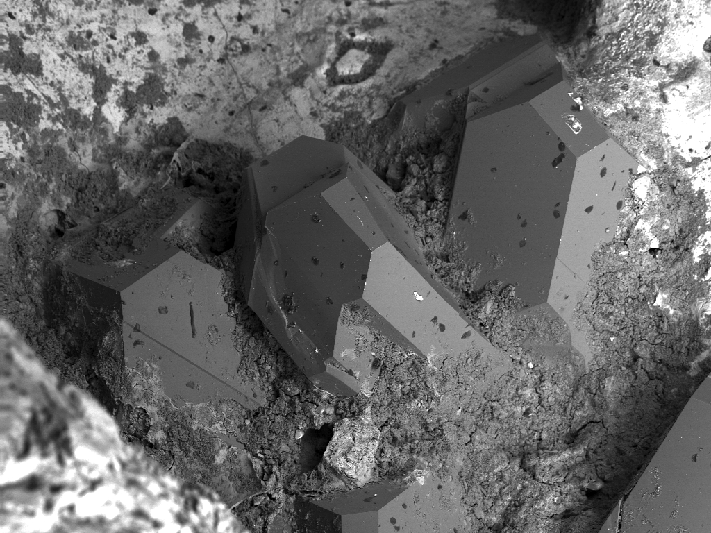 REM Aufnahme von Moissanit-Kristallen in Eisensilizid-Matrix, Chiemgau-Impakt